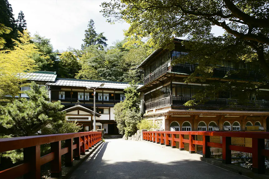 歴史を感じる旅へ 有形文化財登録の旅館　6選