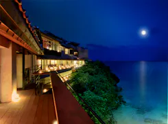 琉球様式と和のくつろぎが一体となった「和琉スタイル」の宿