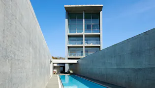 世界的な名匠・安藤忠雄氏が手がけた  全室スイートの絶景リゾート