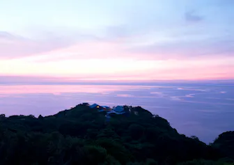 地球の営みを感じ、自然に寄り添う大人宿