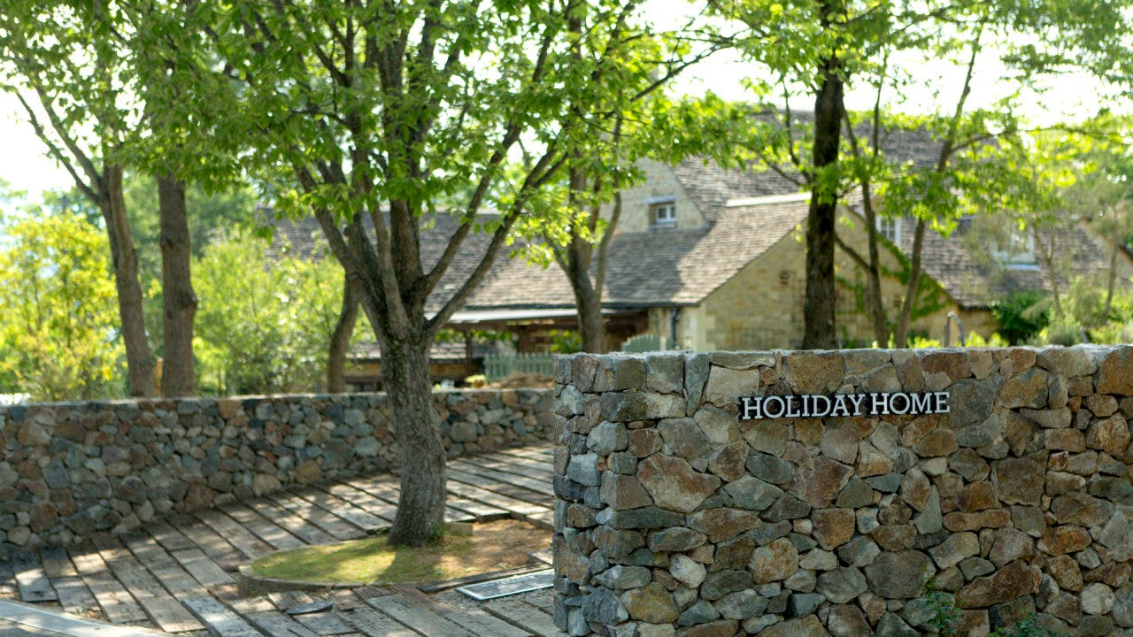HOTEL HOLIDAY HOME