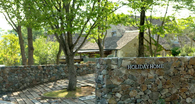 HOTEL HOLIDAY HOME