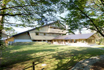 自然の中で暮らすようにくつろげる、北欧スタイルの宿