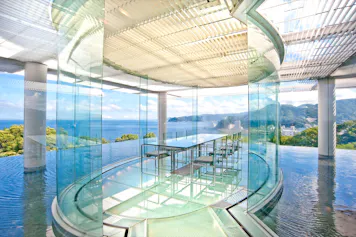 海と一つになる、熱海に佇む隈研吾デザインの宿