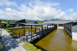 歴史息づく名湯の里で和と洋の調和が醸す極上の非日常＆プライベート感に癒される