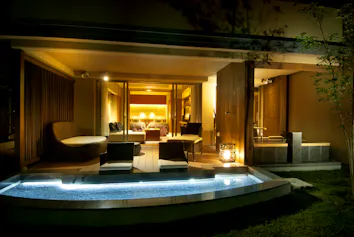 街なかなのに、まるで里山リゾート！真心と非日常感に癒される温泉宿