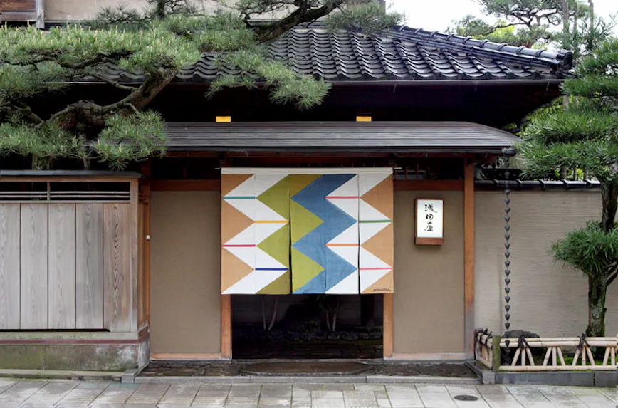 加賀百万石、150年の歴史に裏打ちされた 純日本旅館のもてなしの真髄に感動する
