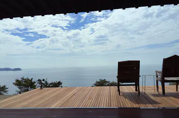 たった１組だけを出迎えもてなす絶景宿でゆるりとした”島時間”に身を委ねる