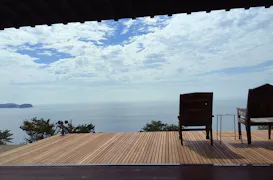 たった１組だけを出迎えもてなす絶景宿でゆるりとした”島時間”に身を委ねる