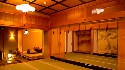 しっとりとした古都の風情に溶け込む正統和風旅館のもてなしが心に染みる