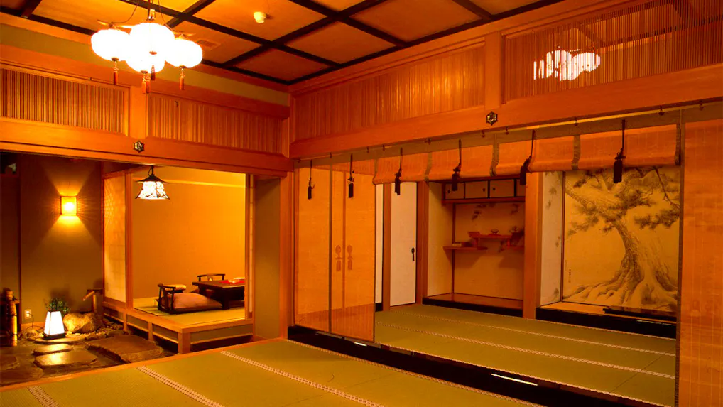しっとりとした古都の風情に溶け込む正統和風旅館のもてなしが心に染みる