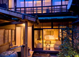 京町家をリノベした宿でお茶三昧