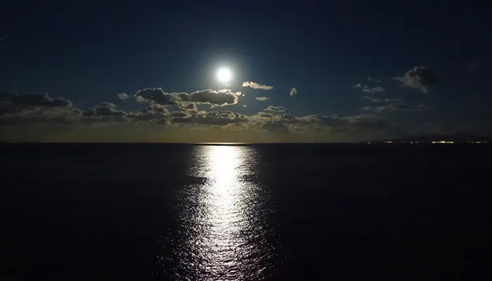 望水 月が水面に美しく輝く全室オーシャンビューの宿 宿泊予約は 一休 Com