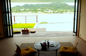 まるで地上の楽園！絶景に見惚れる完璧なプライベート空間に癒される宿