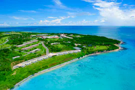 世界屈指の珊瑚礁と星空が待ち受ける新鮮な喜びと癒しに満ちた島リゾート