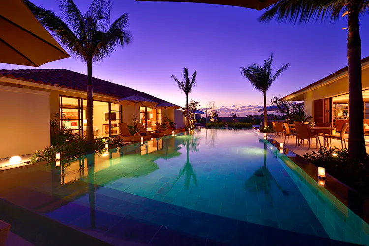 ジ ウザテラス ビーチクラブヴィラズ 南国の絶景地に建つ豪奢なヴィラ リゾートで 極上の開放とプライベート感に満ち足りる 宿泊予約は 一休 Com