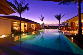 南国の絶景地に建つ豪奢なヴィラ・リゾートで 極上の開放とプライベート感に満ち足りる