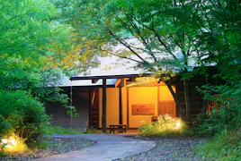 湯巡り散歩と森中の離れで絆を深めるみちのくデート