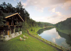 新千歳空港からほど近い広大な森のリゾートで童心に戻って戯れる