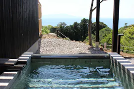 絶景に包まれた別荘感覚の宿で、心に残る記念日を