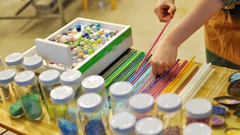 誰もがアーティストになれる体験型の宿泊で、感性を磨こう