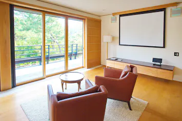 雨でも安心！シアタールームがある宿　5選