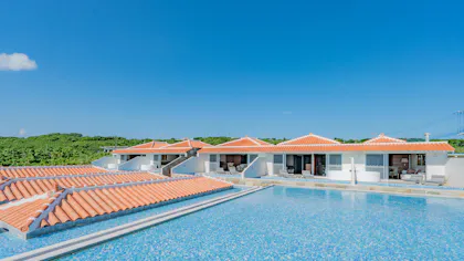 宮古ブルーに包まれておこもりとアクティビティを堪能する