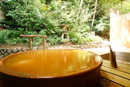 有馬温泉の名湯「金泉」「銀泉」に浸かれる唯一の宿で、極上の癒しを