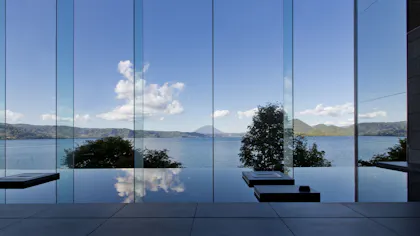 レイクビューの絶景と温泉に癒される湖畔リゾート