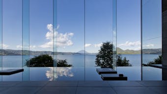 レイクビューの絶景と温泉に癒される湖畔リゾート