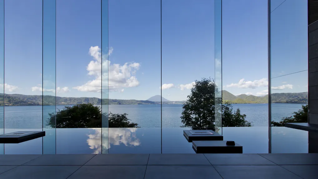 レイクビューの絶景と温泉に癒される湖畔リゾート