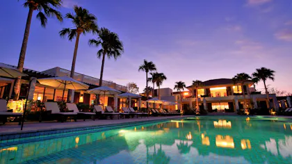 行く夏を満喫できる恩納村の大人リゾート