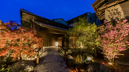 神話が息づく場所で深いリラクゼーションを