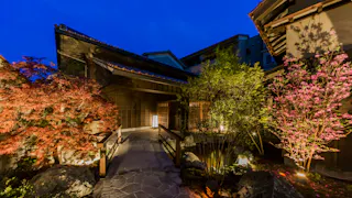 神話が息づく場所で深いリラクゼーションを