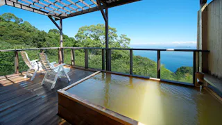 古木の美と絶景ビューで心身をリセットする