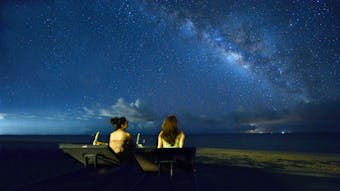 大自然の中で、きらめく星空に出会える宿 5選