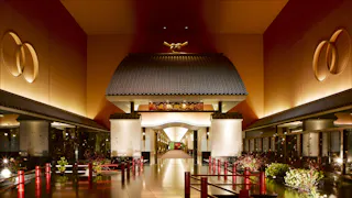 目黒で非日常を体感する、豪華絢爛な空間へ