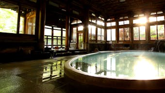 文化財指定の名建築と温泉でゆるり癒し旅
