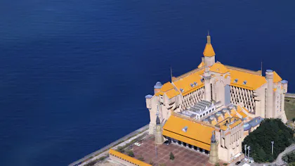 欧州の古城のようなホテルで優雅な休日を