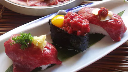 名物肉料理と温泉を満喫する欲張り旅　