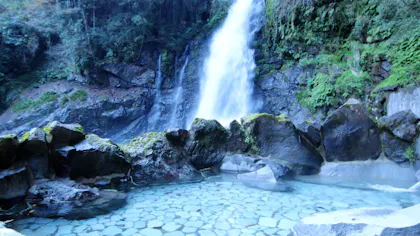 野趣あふれる絶景露天風呂が自慢の宿 6選
