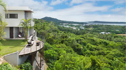 1日1組限定。専属シェフ付きの沖縄の邸宅