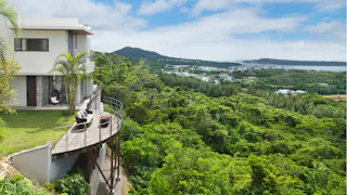 1日1組限定。専属シェフ付きの沖縄の邸宅