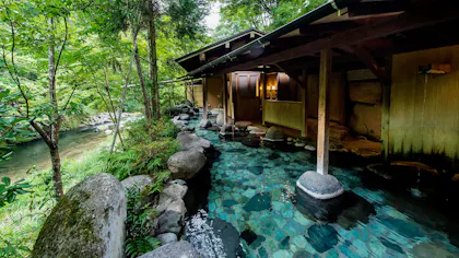 湯三昧と美味でくつろぐ一夜