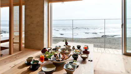 絶景を目の前に至福の朝食時間を過ごす宿　5選