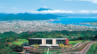 「風景美術館」の中で富士の絶景に溶け込む慶び