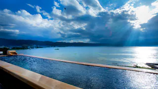 【取材】神秘なる諏訪湖の畔に佇む絶景と癒しの湯宿