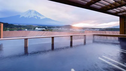 【取材】富士山麓に立つ、四季を映す“賑わい”と“静けさ”の宿