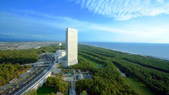 宮崎の大自然を眼下に臨むリゾートで、贅沢時間を