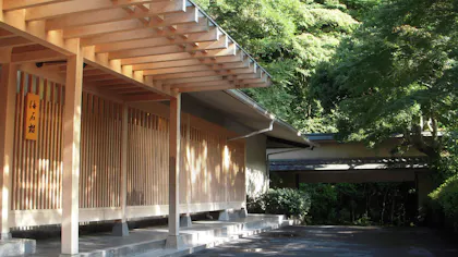 奥湯河原の「泊まれる料亭」で四季の花木に安らぐ